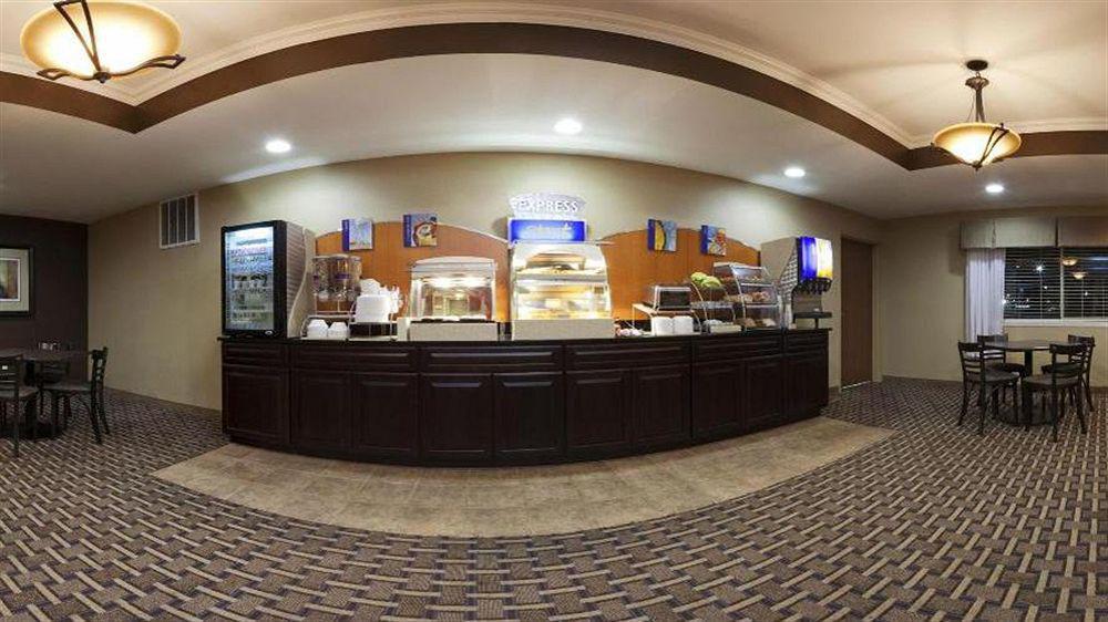 Holiday Inn Express Devils Lake By Ihg Exteriör bild