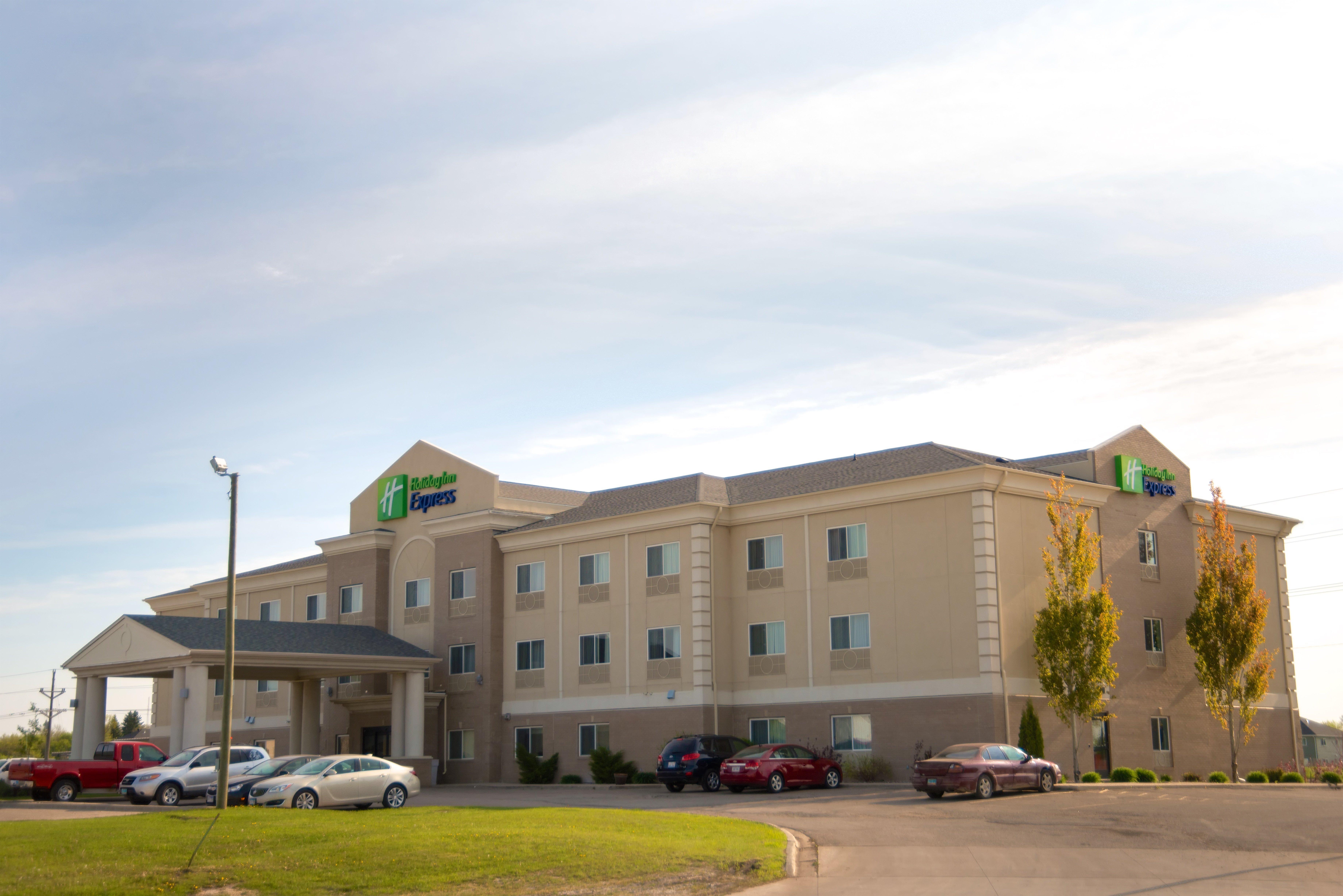 Holiday Inn Express Devils Lake By Ihg Exteriör bild