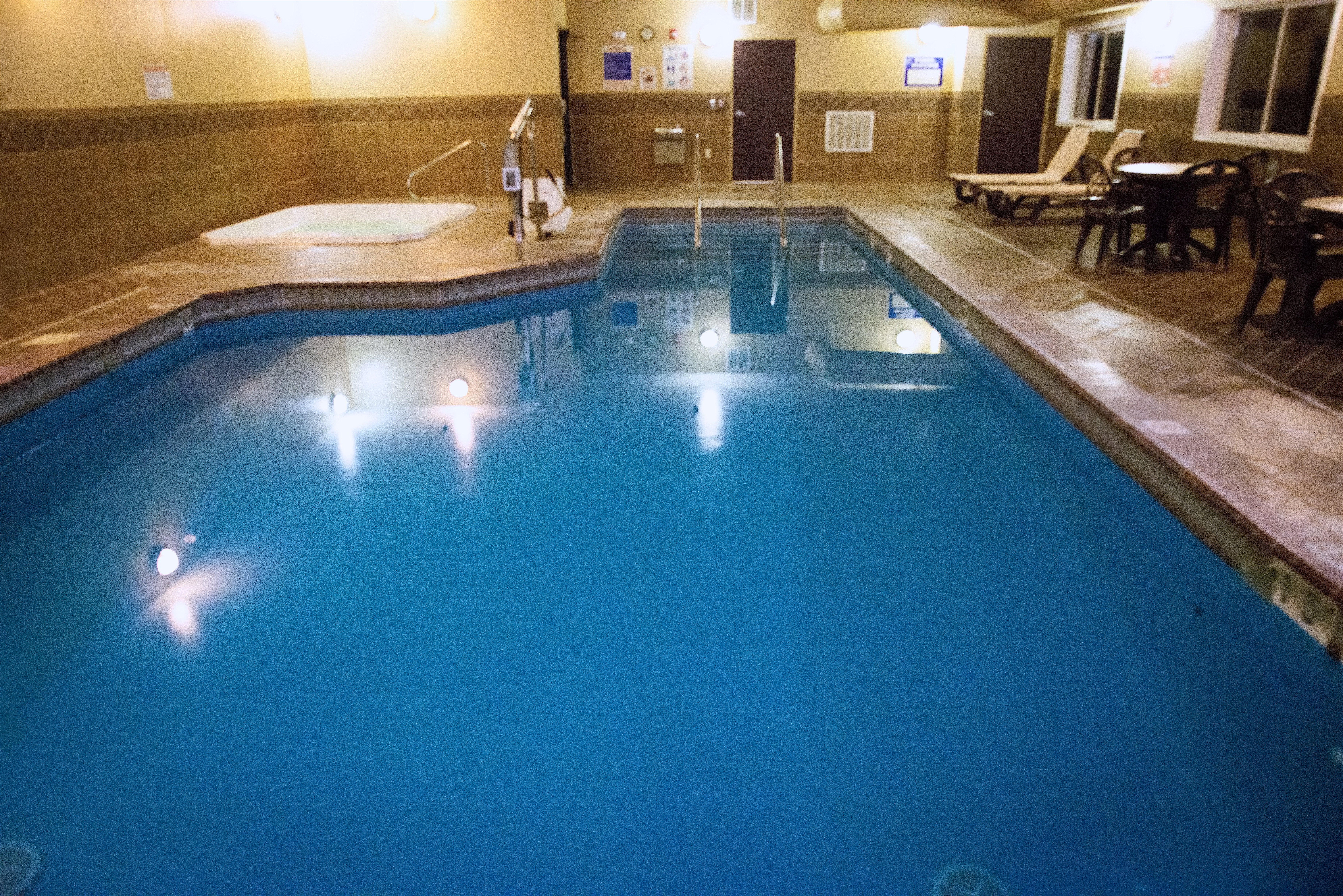 Holiday Inn Express Devils Lake By Ihg Exteriör bild