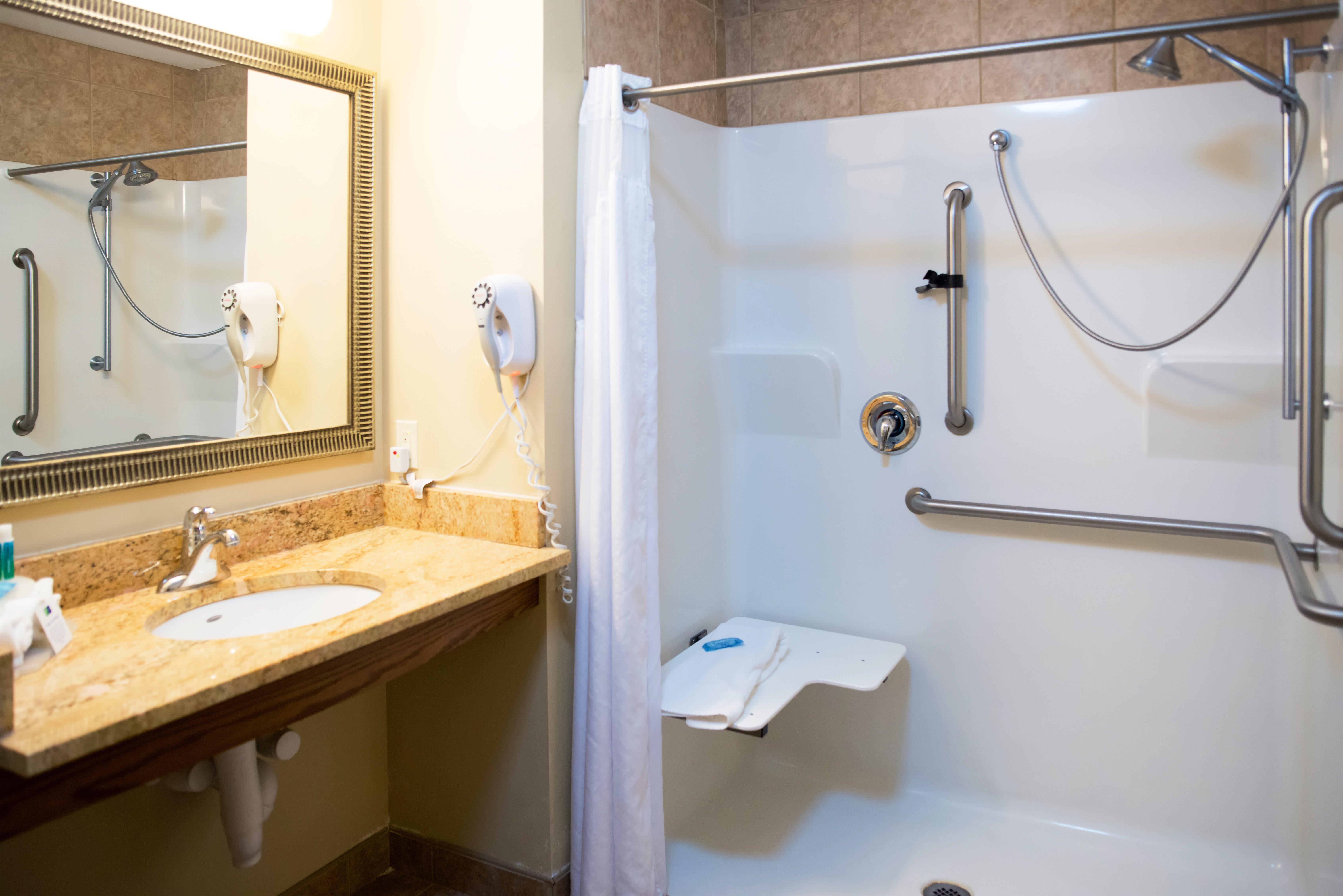Holiday Inn Express Devils Lake By Ihg Exteriör bild