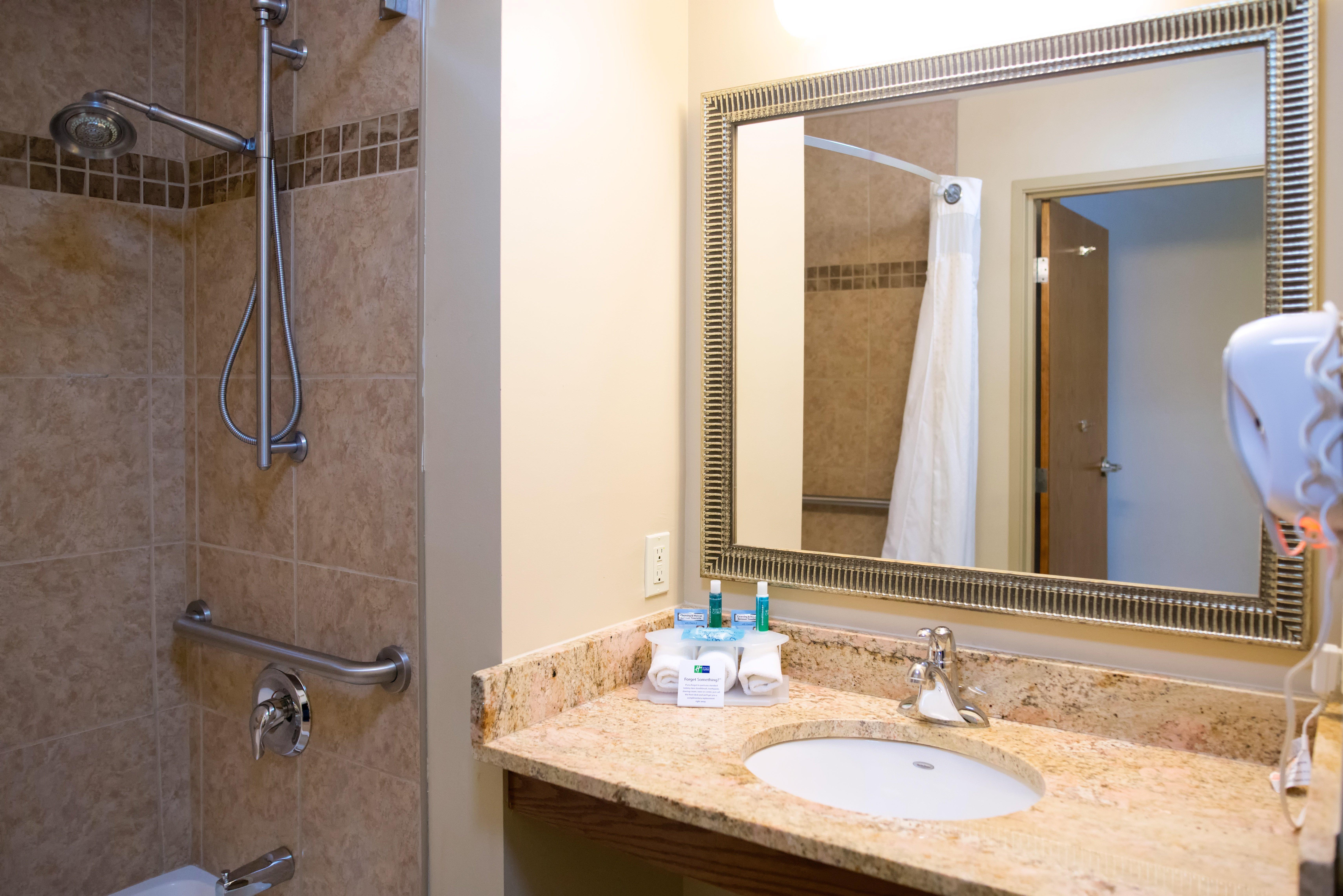 Holiday Inn Express Devils Lake By Ihg Exteriör bild