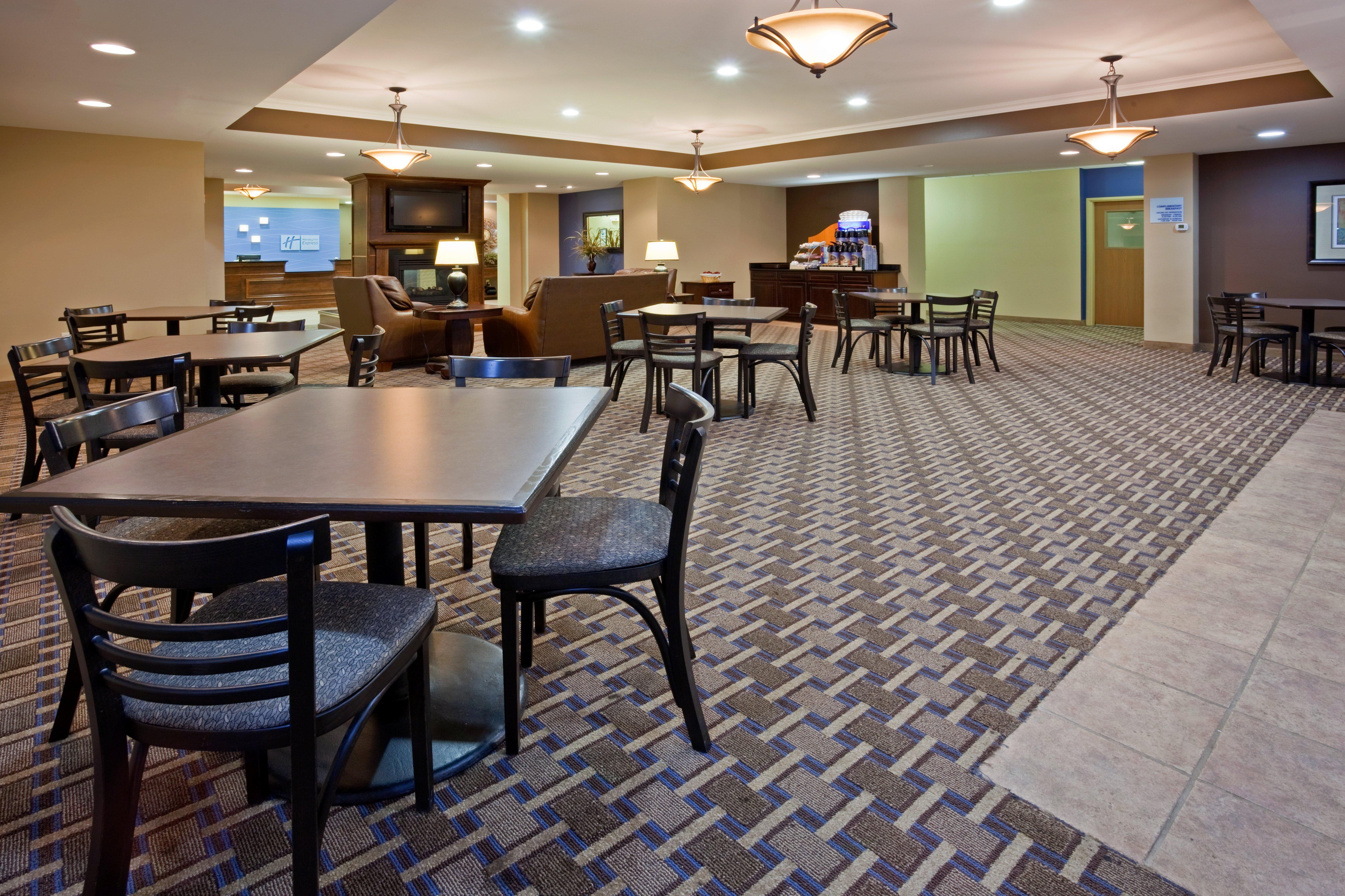 Holiday Inn Express Devils Lake By Ihg Exteriör bild