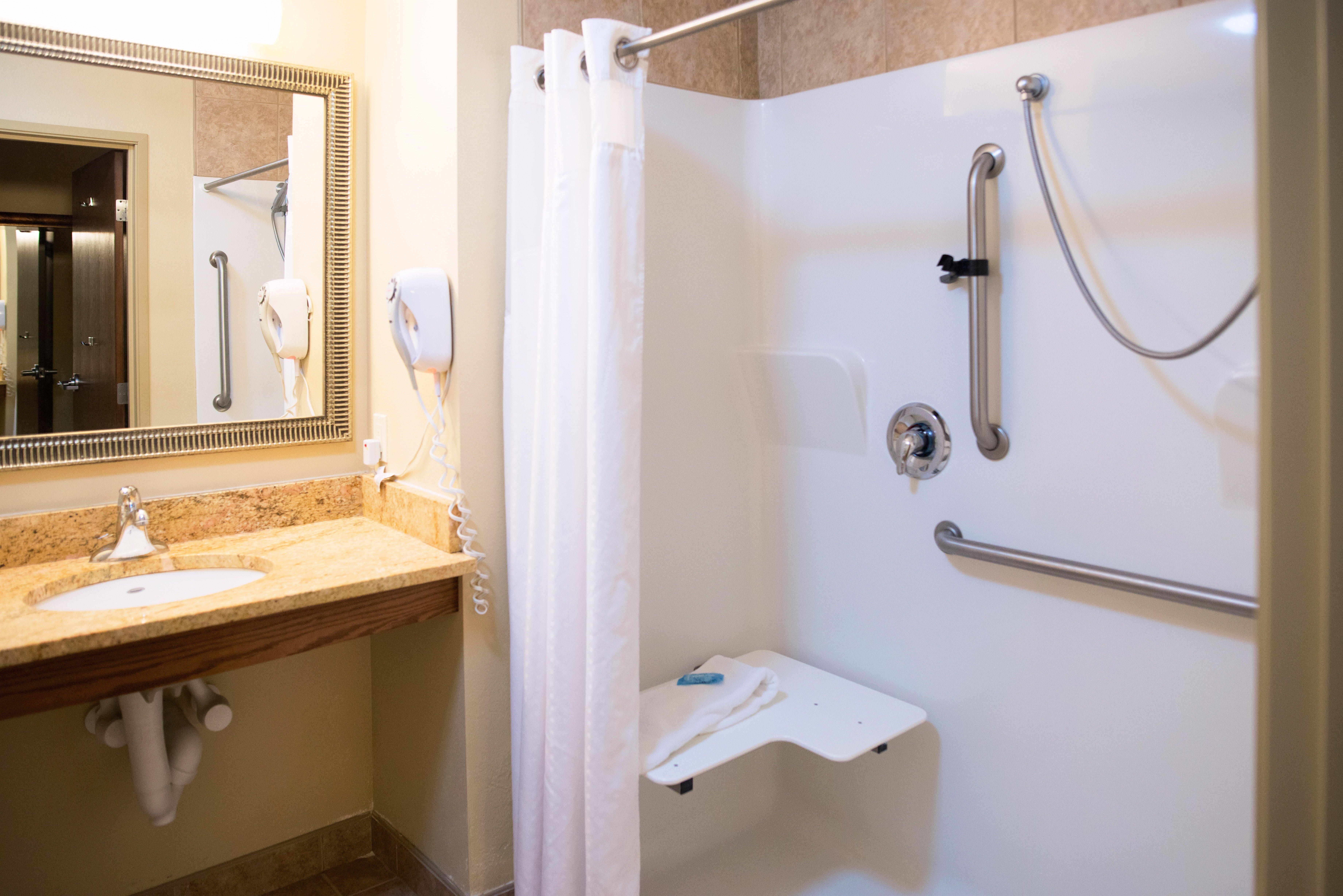 Holiday Inn Express Devils Lake By Ihg Exteriör bild
