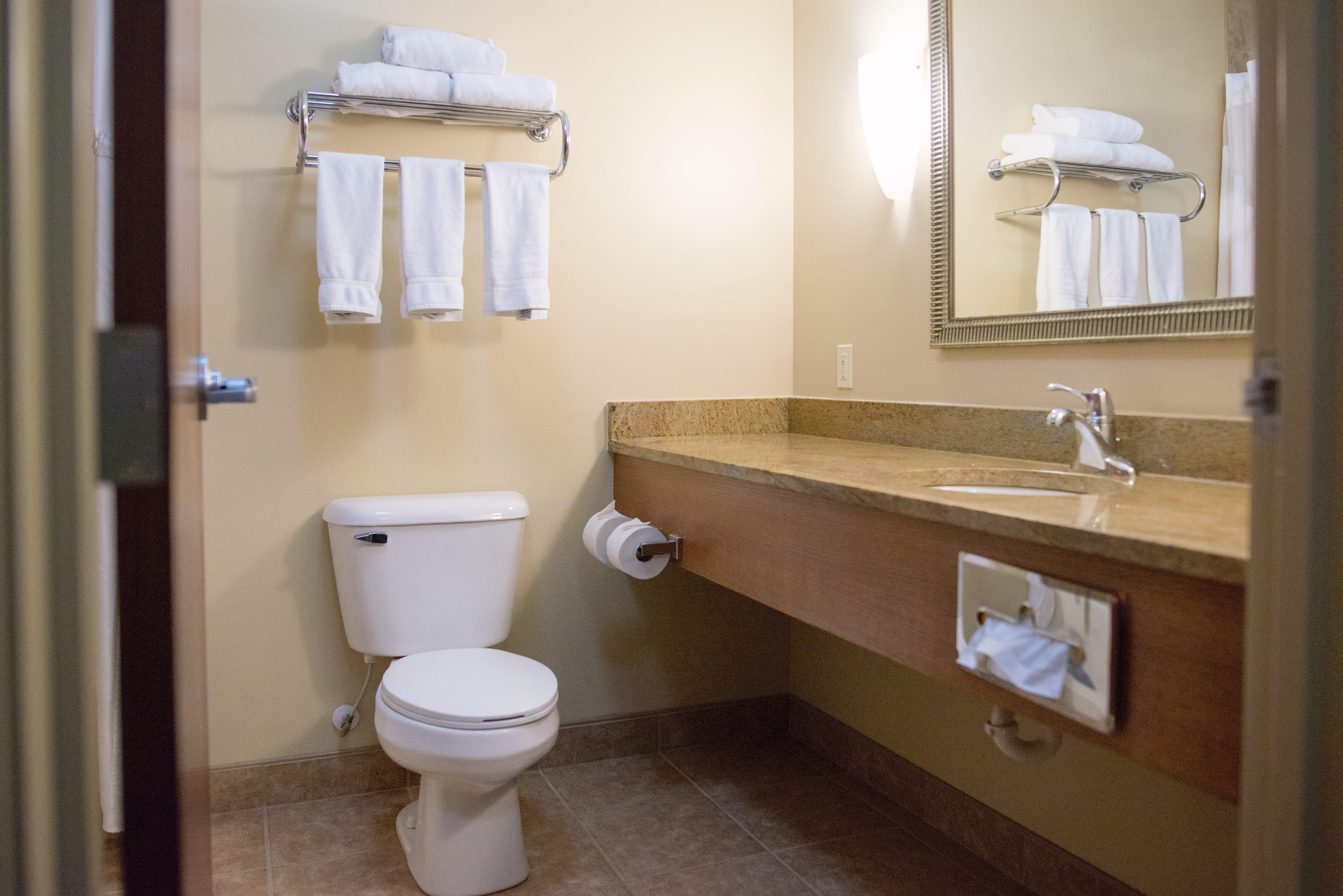 Holiday Inn Express Devils Lake By Ihg Exteriör bild