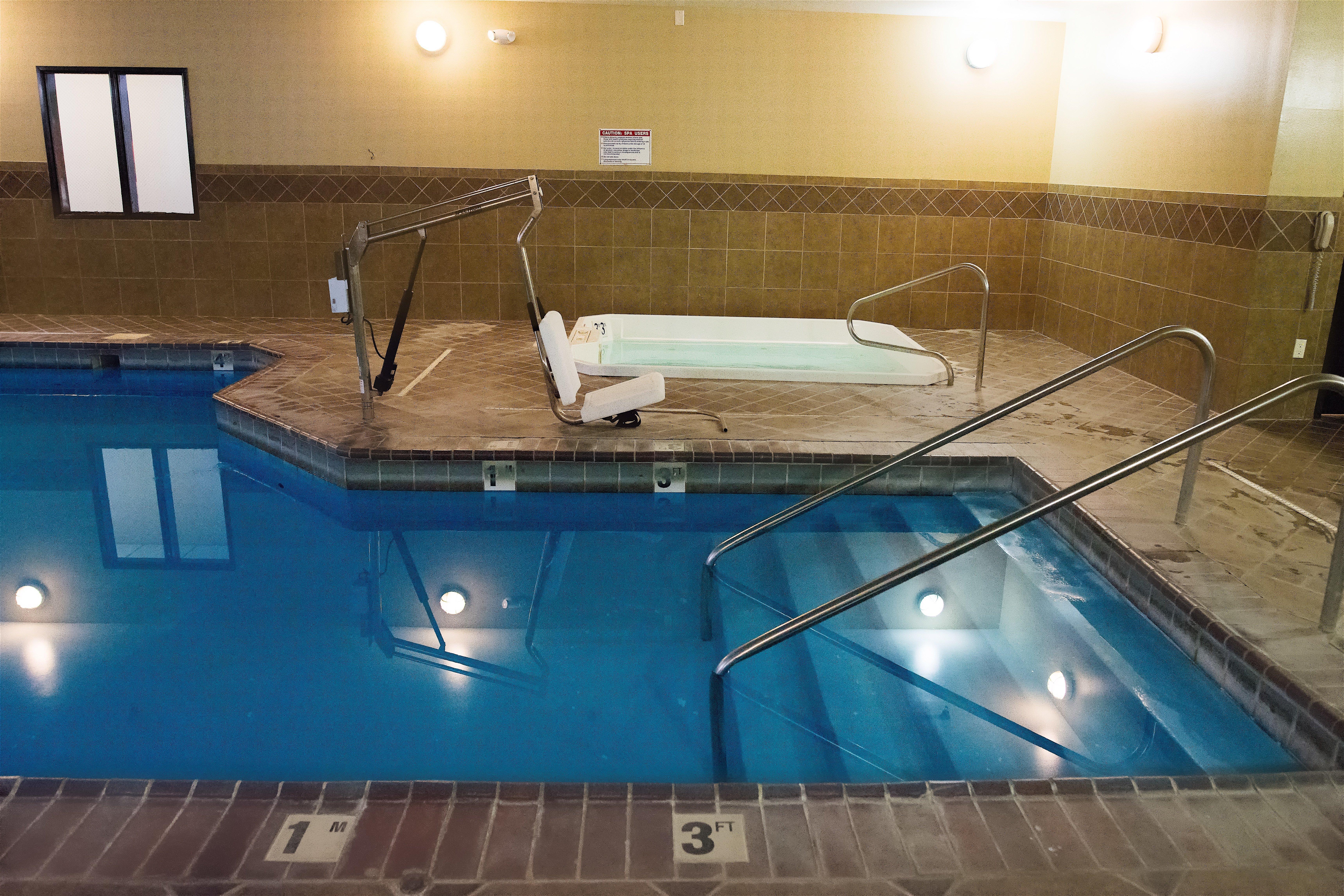 Holiday Inn Express Devils Lake By Ihg Exteriör bild