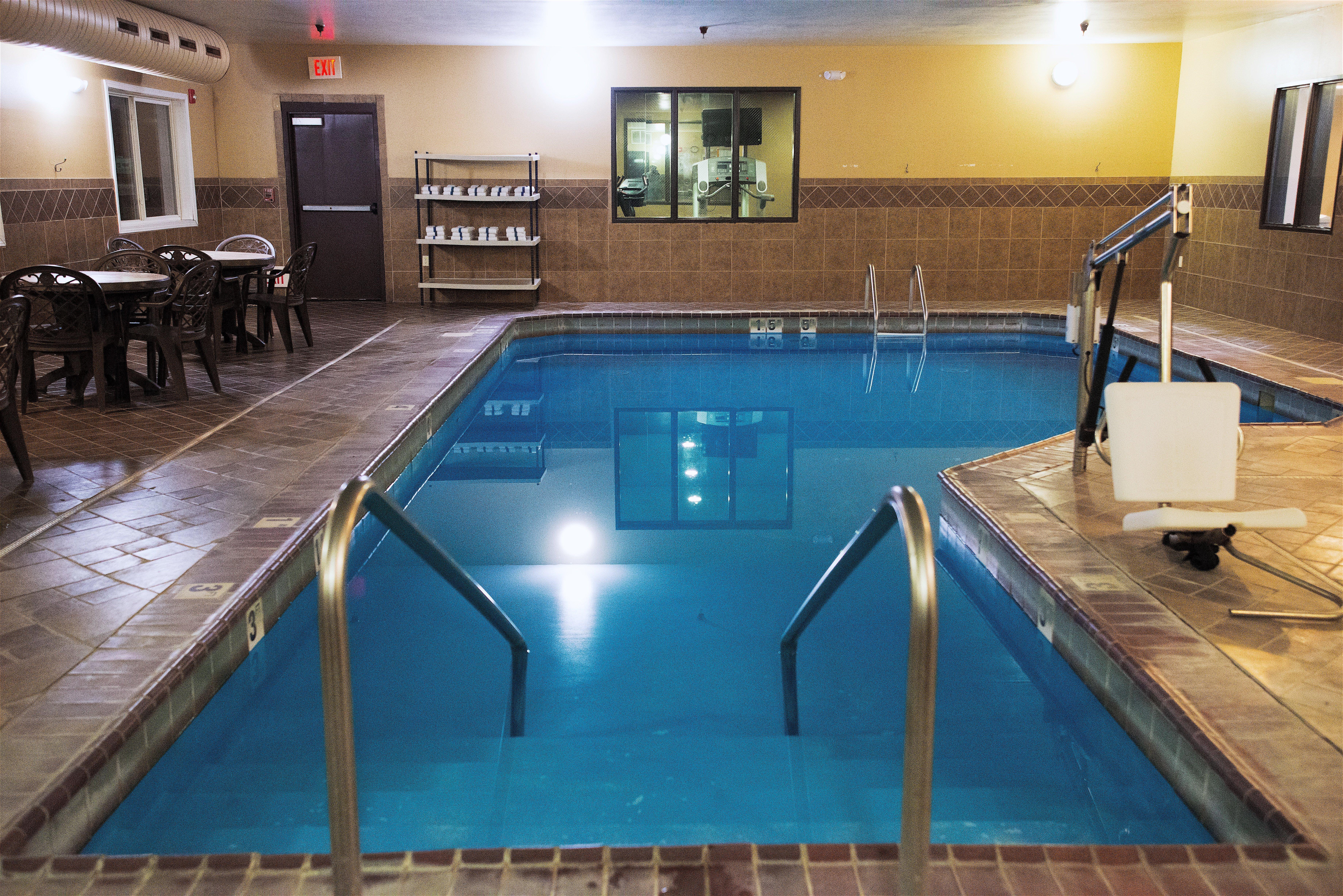 Holiday Inn Express Devils Lake By Ihg Exteriör bild