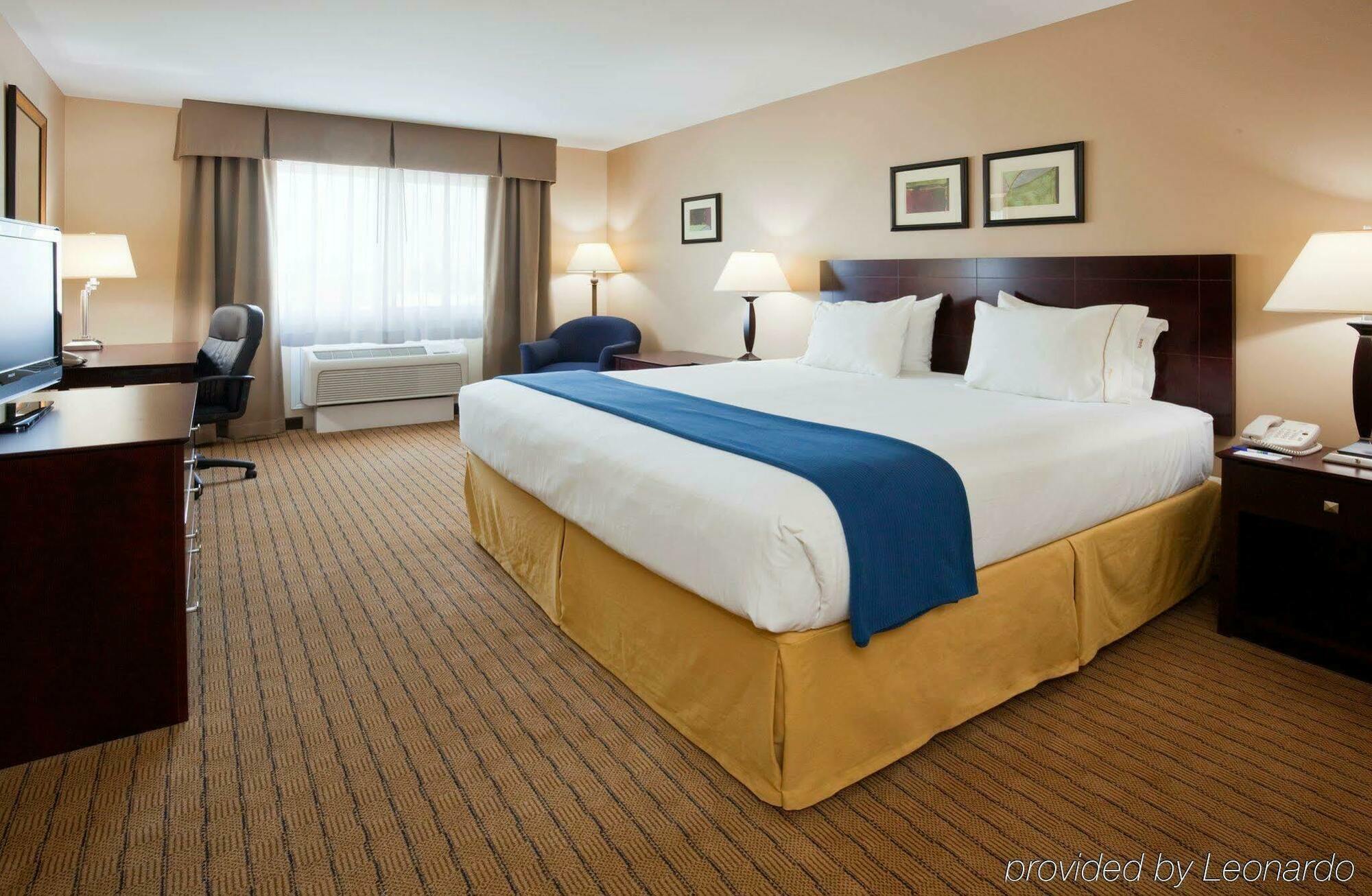 Holiday Inn Express Devils Lake By Ihg Exteriör bild