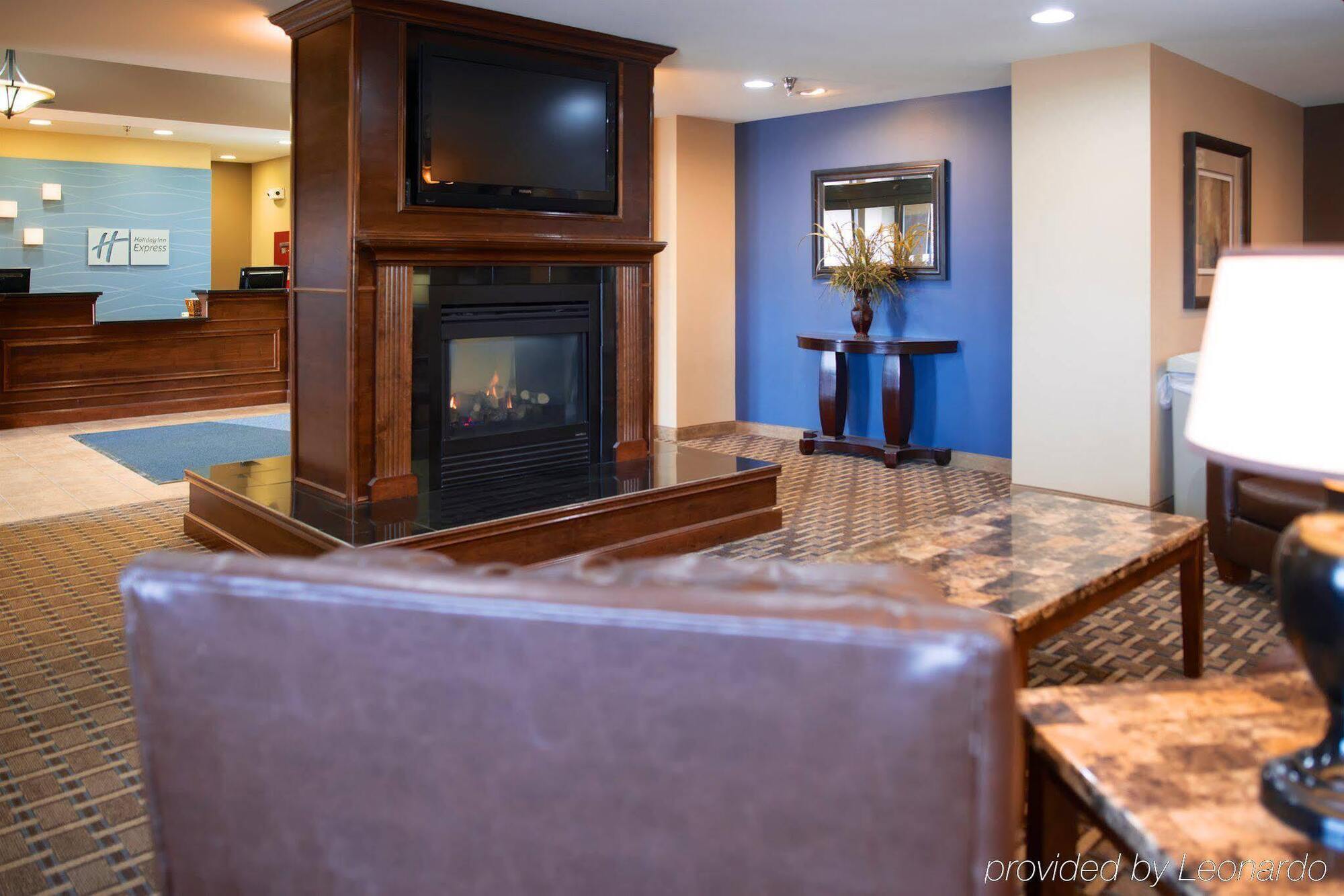 Holiday Inn Express Devils Lake By Ihg Exteriör bild
