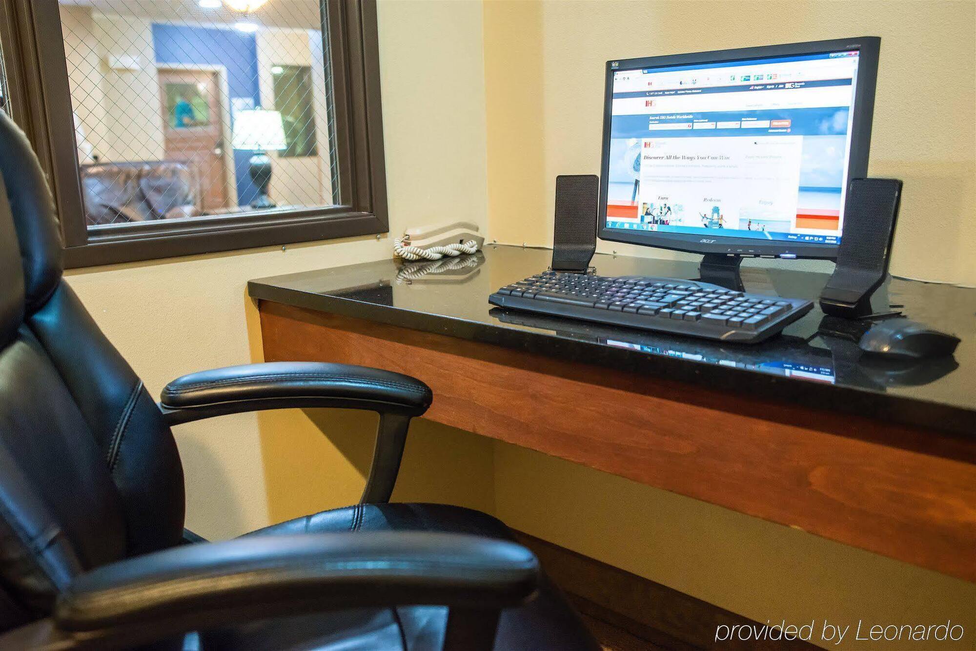 Holiday Inn Express Devils Lake By Ihg Exteriör bild